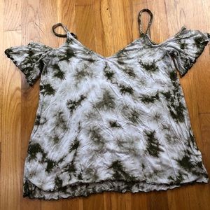 🍃American Eagle sift & sexy cold shoulder